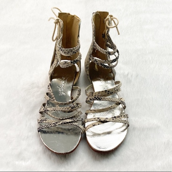 Free People Juliette Wrap Leather Sandals Snakeskin Print Flats Gladiator - Picture 3 of 10